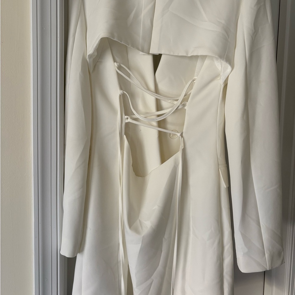 Elegant White Blazer Dress - Picture 3 of 3